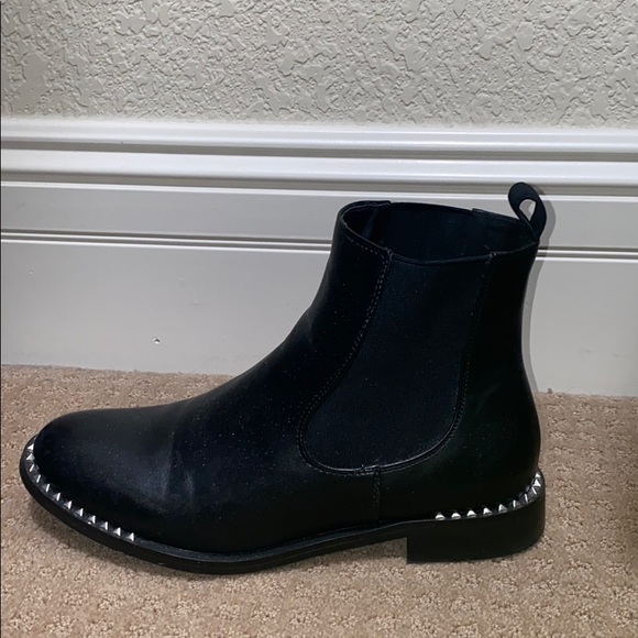 Nasty Gal Shoes - NASTY GAL Chelsea boots! NEVER WORN. SIZE 8